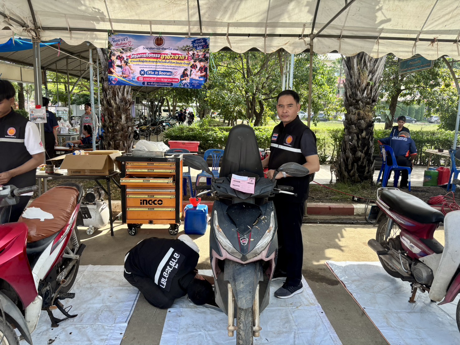 วิทยาลัยการอาชีพศรีสะเกษปฏิบัติหน้าที่อาชีวะ Fix it จิตอาสาช่วยเหลือผู้ประสบภัยน้ำท่วม ณ วิทยาลัยเทคนิคปราจีนบุรี