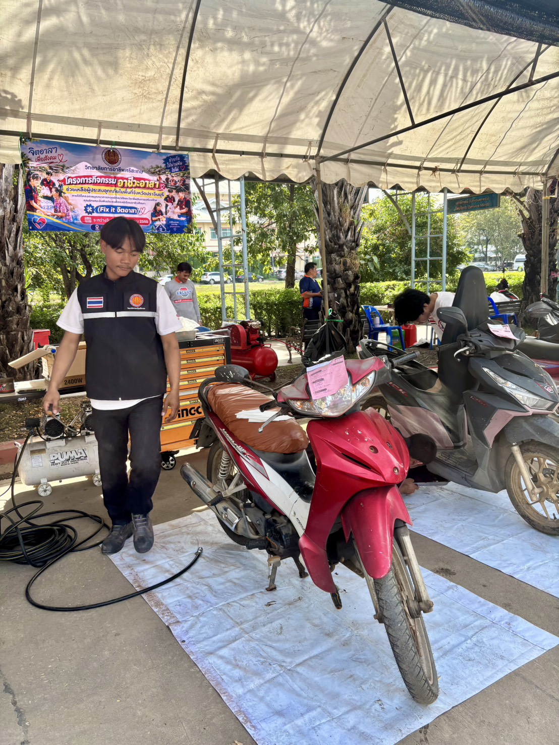 วิทยาลัยการอาชีพศรีสะเกษปฏิบัติหน้าที่อาชีวะ Fix it จิตอาสาช่วยเหลือผู้ประสบภัยน้ำท่วม ณ วิทยาลัยเทคนิคปราจีนบุรี