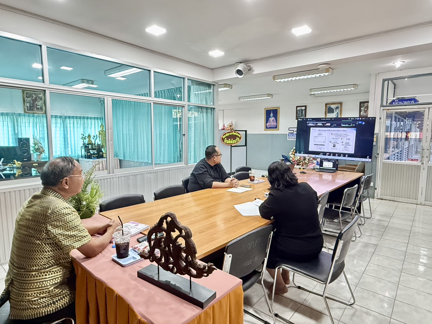 คณะผู้บริหารวิทยาลัยการอาชีพศรีสะเกษเข้าร่วมอบรมการใช้งานระบบเอกสารดิจิทัล GDCC e-Office