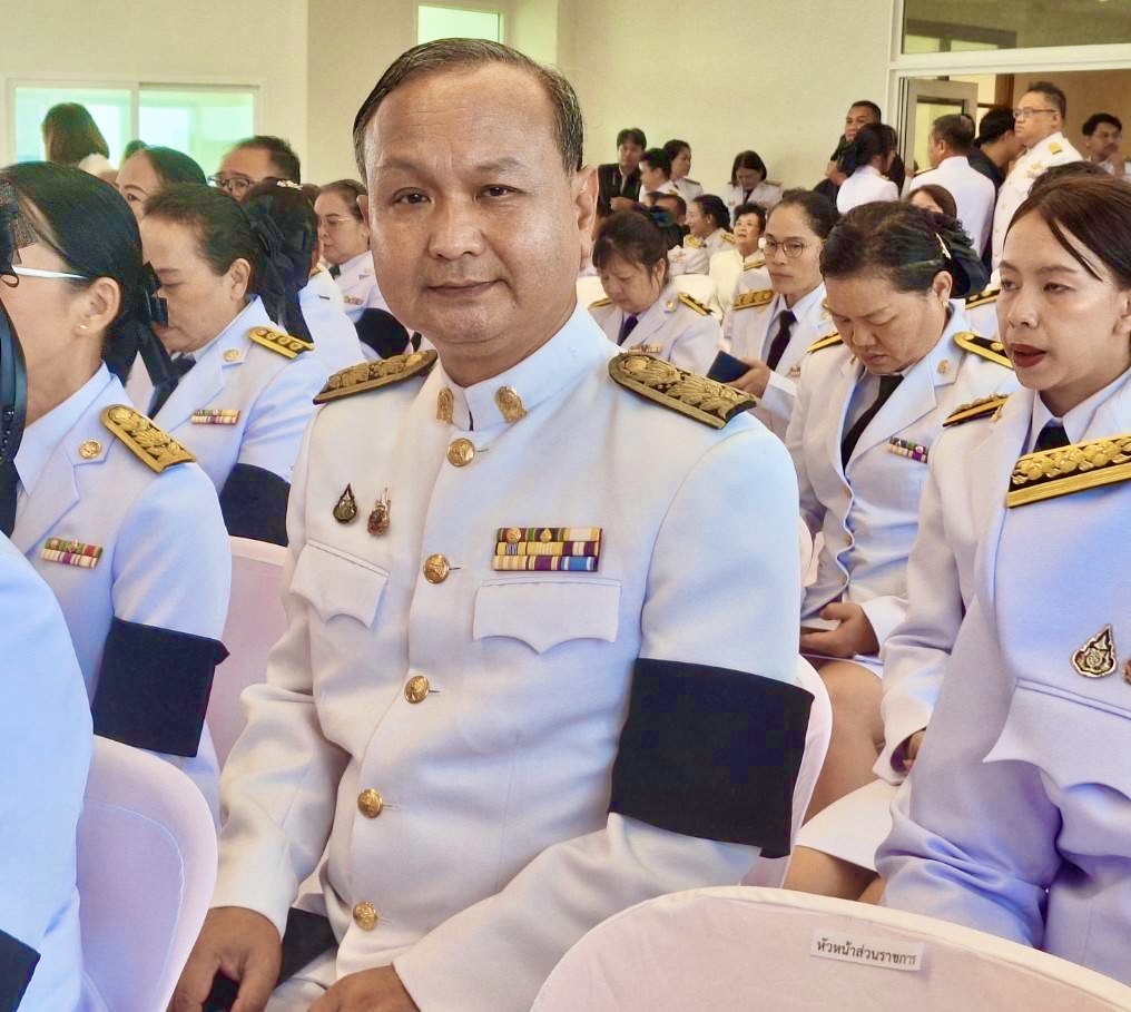วิทยาลัยการอาชีพศรีสะเกษเข้าร่วมพิธีวางพวงมาลาและถวายราชสดุดี วันนวมินทรมหาราช