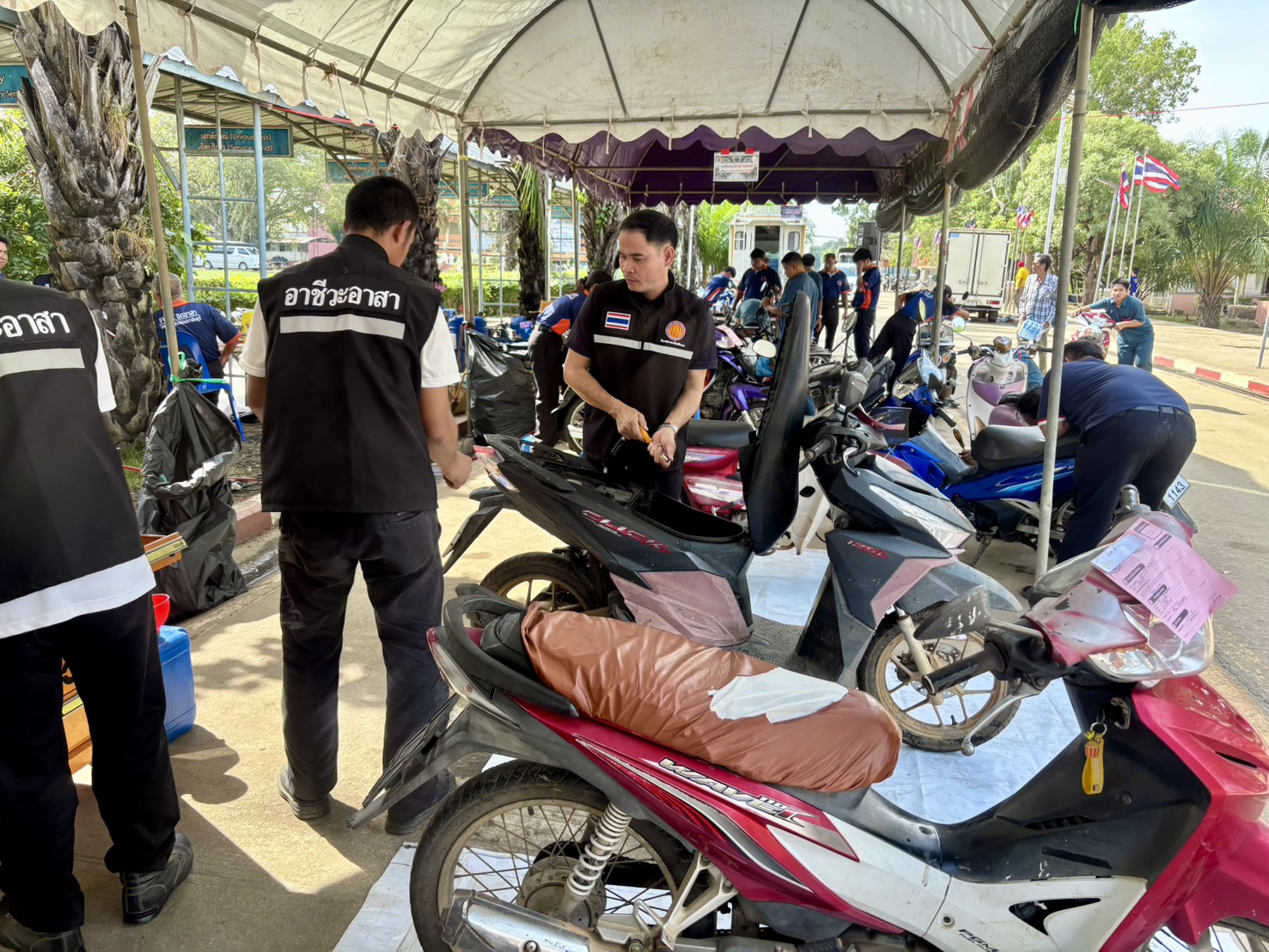 วิทยาลัยการอาชีพศรีสะเกษปฏิบัติหน้าที่อาชีวะ Fix it จิตอาสาช่วยเหลือผู้ประสบภัยน้ำท่วม ณ วิทยาลัยเทคนิคปราจีนบุรี